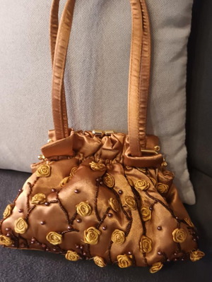 Statement Y2K satin evening bag new, gold color