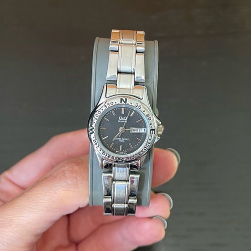 Q&Q Women's Watch with Silver Metal Bracelet like new