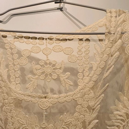 Cotton lace blouse like new, beige