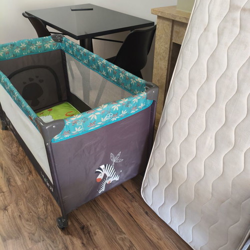 Playpen with orthopedic mattress like new, foldable with carrying case