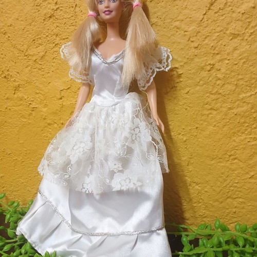 Barbie vintage doll with white lace dress used