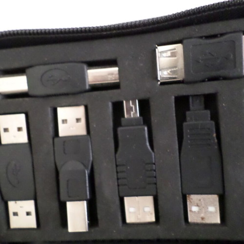 USB adapter case like new with 10 adapters and 2 cables