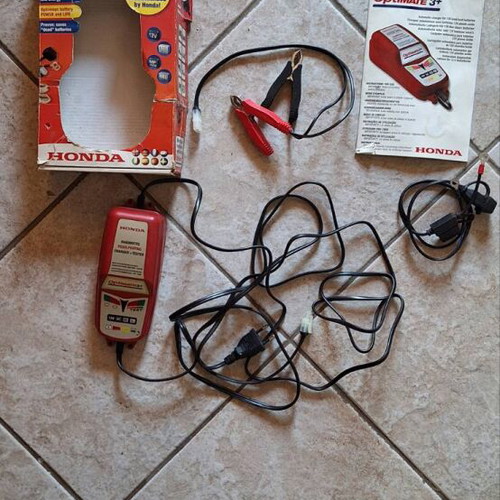Honda Optimate 3 Battery Charger like new, 0.6A