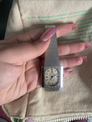 Omega vintage γυναικείο ρολόι ασημί, σαν καινούργιο, κουρδιστό του '70