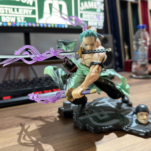 Roronoa Zoro figure like new with three swords and extra head