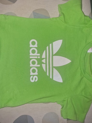 Adidas κοντομάνικη μπλούζα μωρού, μέγεθος 92-98