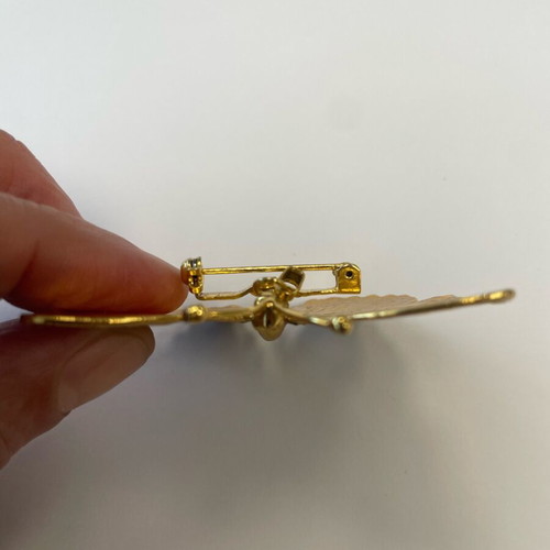 Butterfly pin pendant like new, gold with brown and green shades