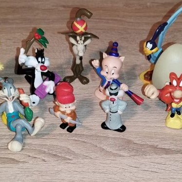 Looney Tunes figures used, medium collection of 18 pieces