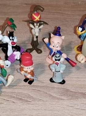 Looney Tunes figures used, medium collection of 18 pieces