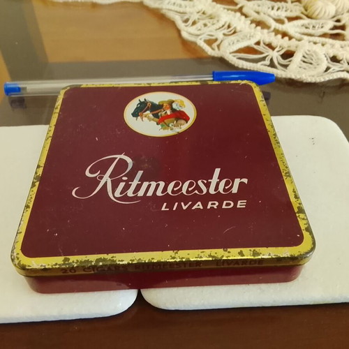 Vintage metal box for 20 Ritmeester Livarde cigars used
