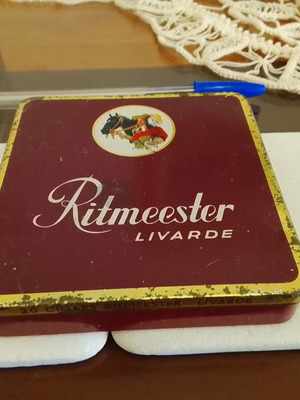 Vintage metal box for 20 Ritmeester Livarde cigars used