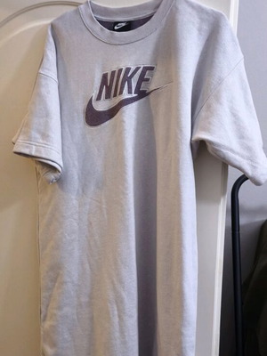 Nike sweatshirt dress like new, size M