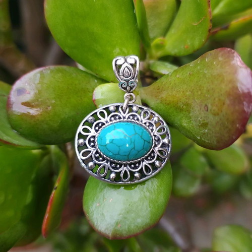 Pendant with turquoise stone used