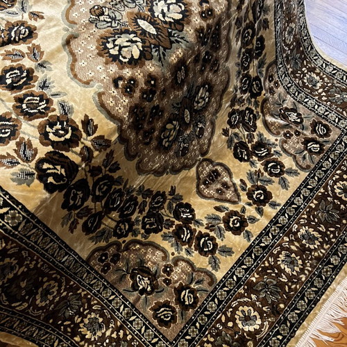 Wool rug like new, very soft and washable