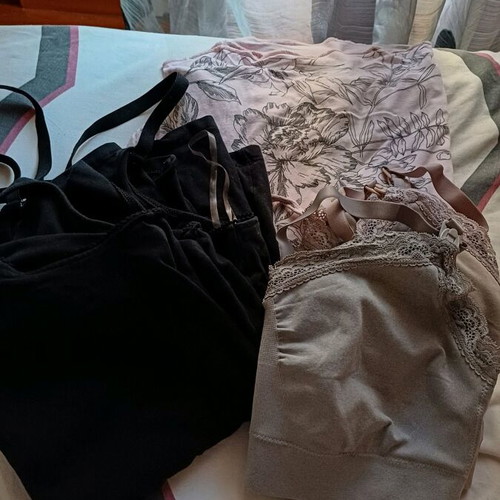 Nursing Clothes pack used, sizes M/L, cotton, includes shirts and bras