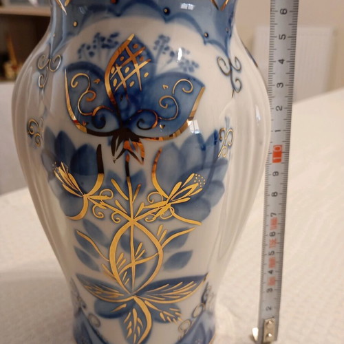 Chinese vase vintage like new