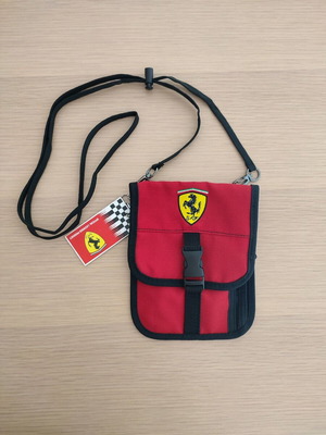 Ανδρικό τσαντάκι Scuderia Ferrari original με ετικέτες, καινούργιο