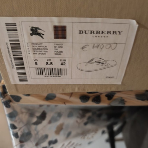 Burberry London flip flops size EU 42 like new with box and dust bag