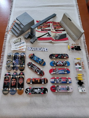 Tech Deck Fingerboard collection like new with 15 boards and 3 tracks