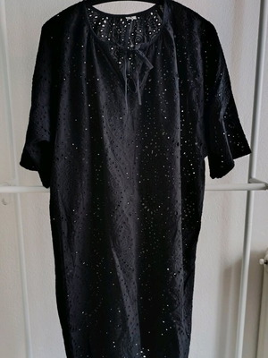 Φόρεμα Kaftan Broderie Anglaise Arket μαύρο σαν καινούργιο
