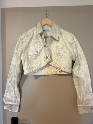Zara cropped denim jacket like new, gray silver, size M