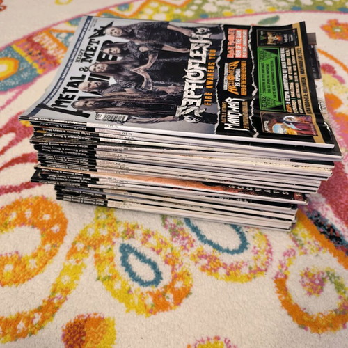 34 Metal Hammer magazines used (scattered issues 299-449)