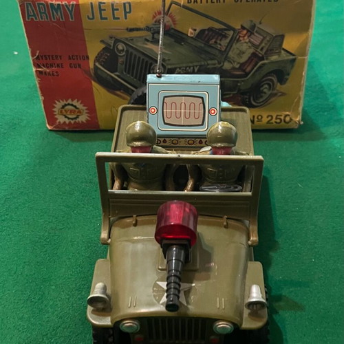 Lyra Jeep battery toy like new in box