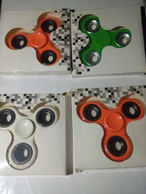 Hand spinner pack of 4 like new for stress relief