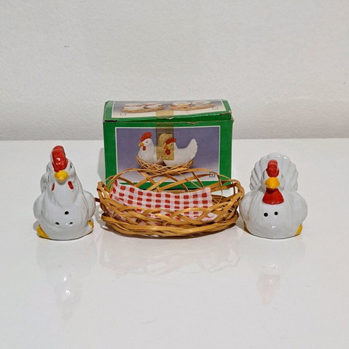 Vintage salt and pepper set new, in original box
