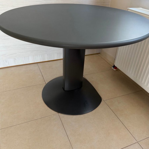 Round table used with metal base, diameter 1.05m