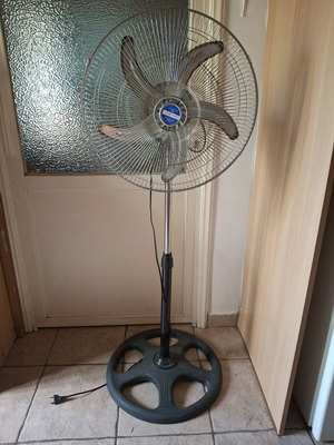 Super Crown 70W floor fan used, height 1.33m