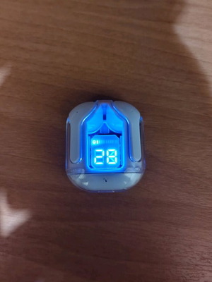 Bluetooth слушалки нови с прозрачна зарядна кутия и LED дисплей