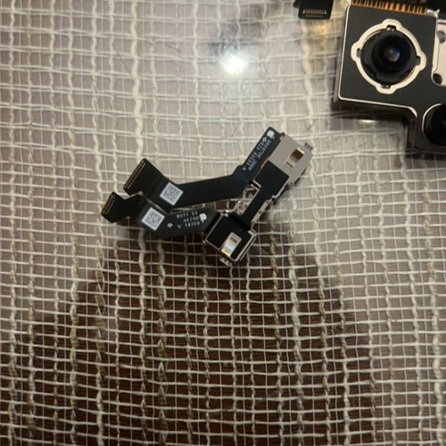 IPhone 13 front and back cameras like new, genuine and fully functional
