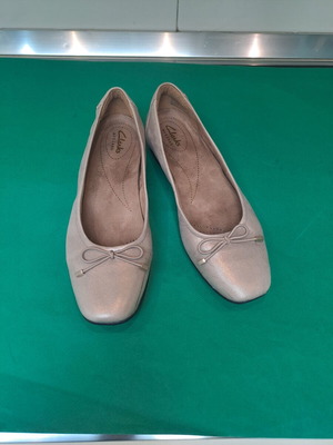 Clarks ballerinas size 39 like new, gold leather