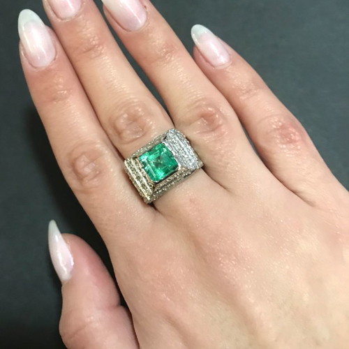 18k ring with emerald and brilliant diamonds, exclusive collection, new