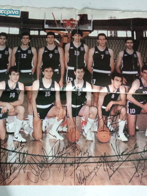 Double poster Bruce Willis and basketball Galis used with signatures from Katerina magazine