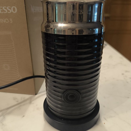 Nespresso Aeroccino 3 milk frother like new