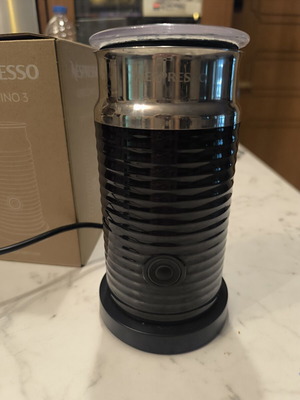 Nespresso Aeroccino 3 milk frother like new
