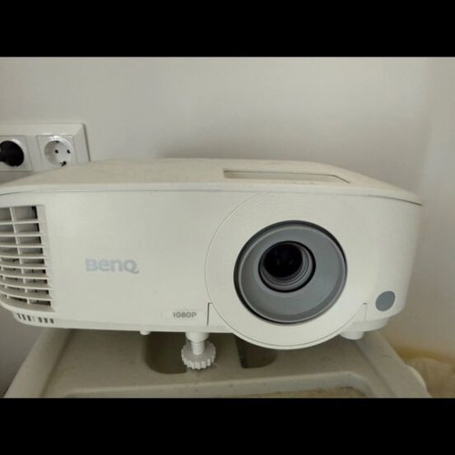 BenQ HM560 projector 2021 model