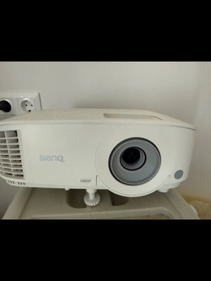 BenQ HM560 projector 2021 model