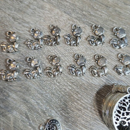 Metal charms like new, pack of 113 pieces