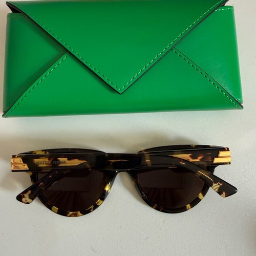 Bottega Veneta sunglasses like new, brown