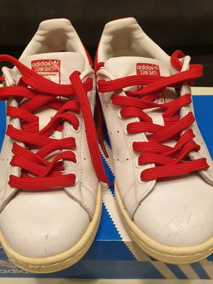 Adidas αθλητικά παπούτσια μεταχειρισμένα, λευκά με κόκκινα κορδόνια, νούμερο 38