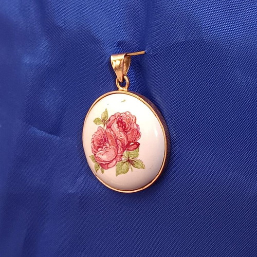 Vintage Handmade Romantic Roses Pendant like new