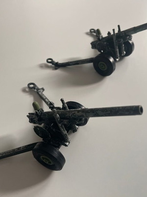 Crescent Toys 5.5 Inch Medium Gun Howitzer 1939-1945 used, set of 2