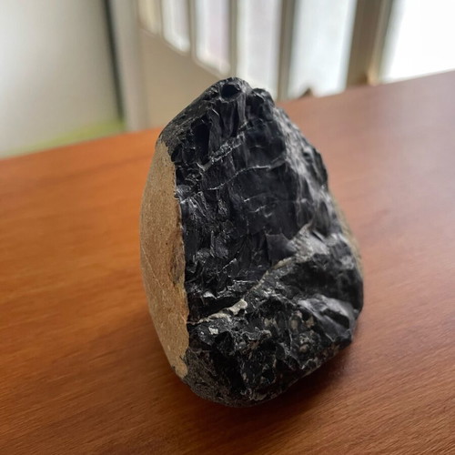 Black flint with quartz vein new