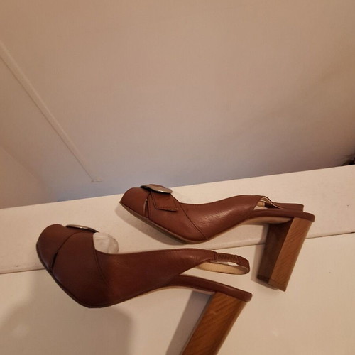 Unisa high women's sandal brown with metal buckle like new