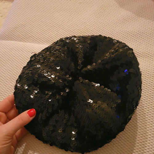 Axel beret with sequins black like new