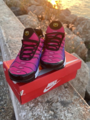 Nike TN athletic shoes size 44 blue and pink new