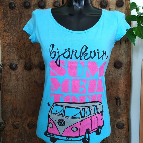 Y2K Bjorkvin graphic tee used, baby blue with retro van print